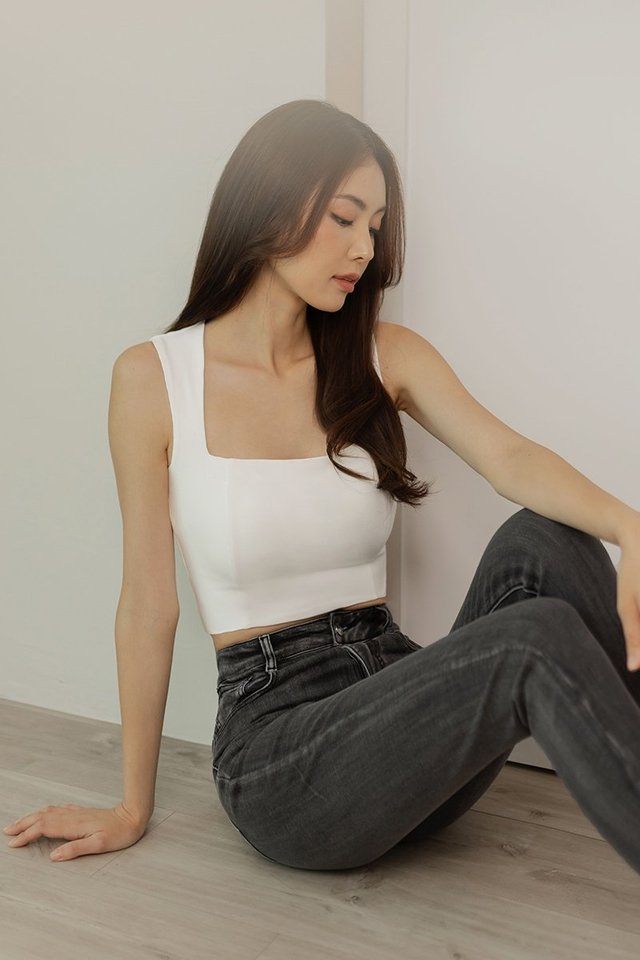 COURTNEY CUT-IN PADDED CROP TOP (WHITE)
