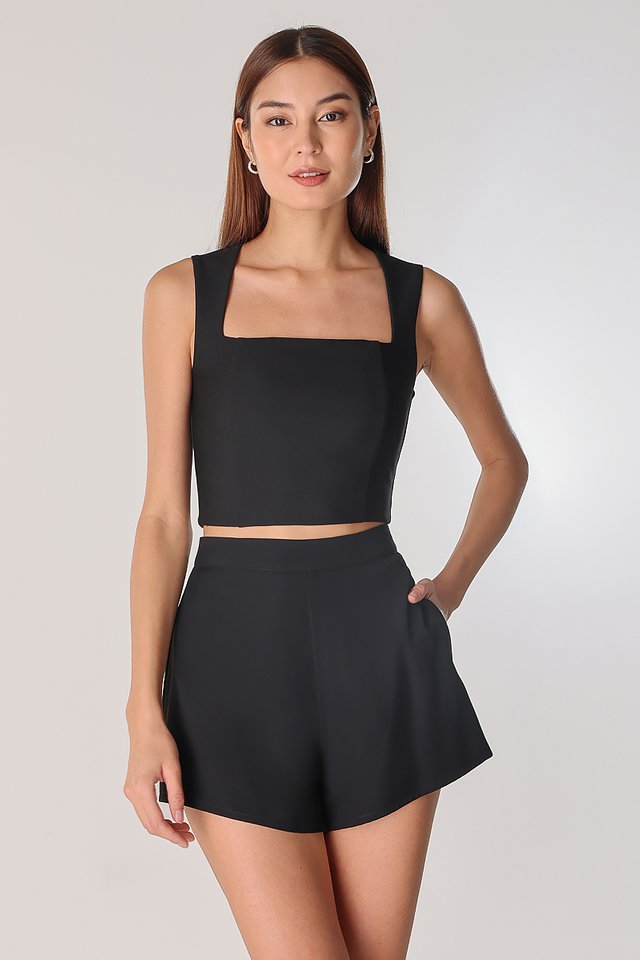 COURTNEY CUT-IN PADDED CROP TOP (BLACK)