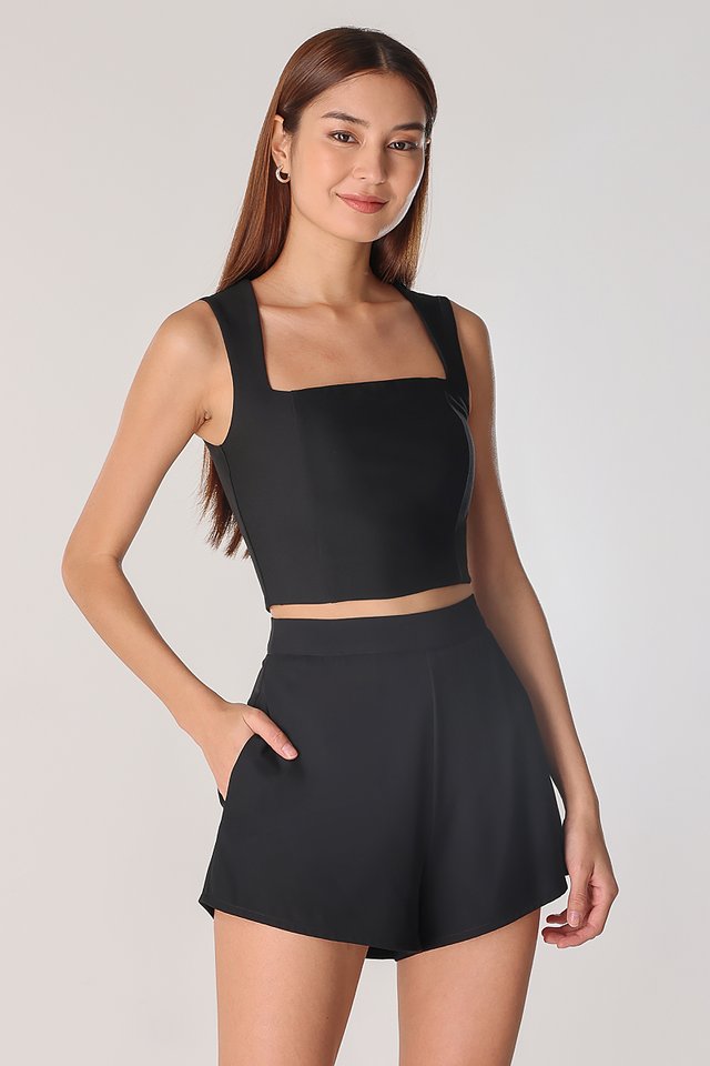 COURTNEY CUT-IN PADDED CROP TOP (BLACK)