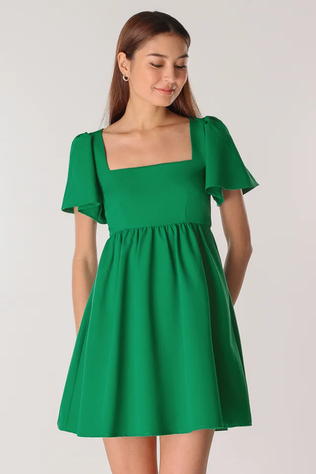TASMIN FLUTTER SLEEVE BABYDOLL DRESS (KELLY GREEN)