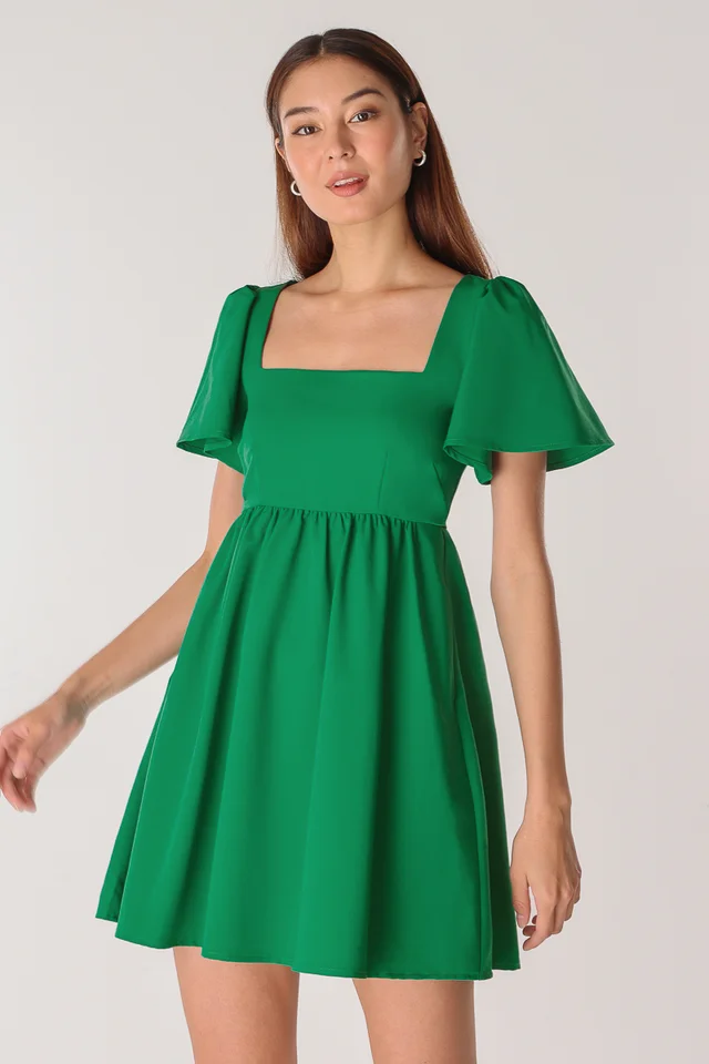 TASMIN FLUTTER SLEEVE BABYDOLL DRESS (KELLY GREEN)