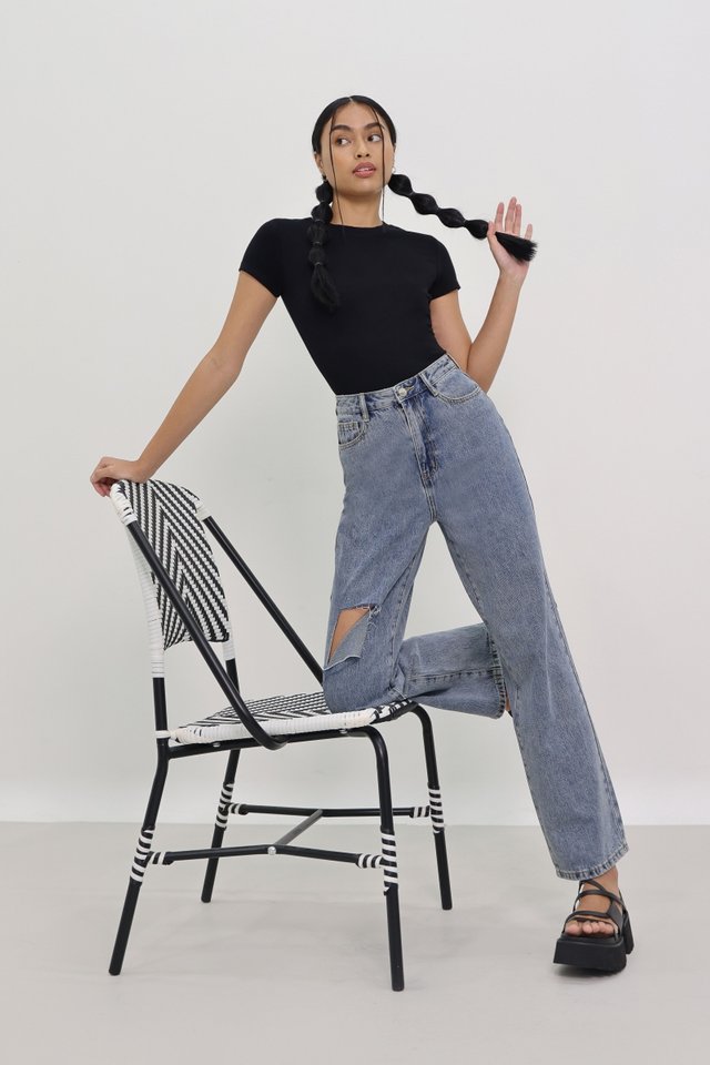 NOT YOUR AVERAGE CUT-OUT JEANS (MID WASHED)