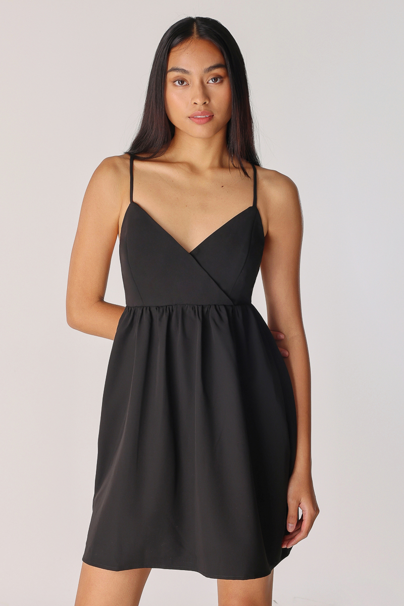 KLAIRE CROSS-BACK PADDED BABYDOLL DRESS (BLACK) | Lovet