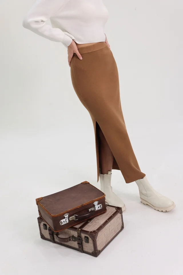 SERA SLIT KNIT MAXI SKIRT (CAMEL BROWN)