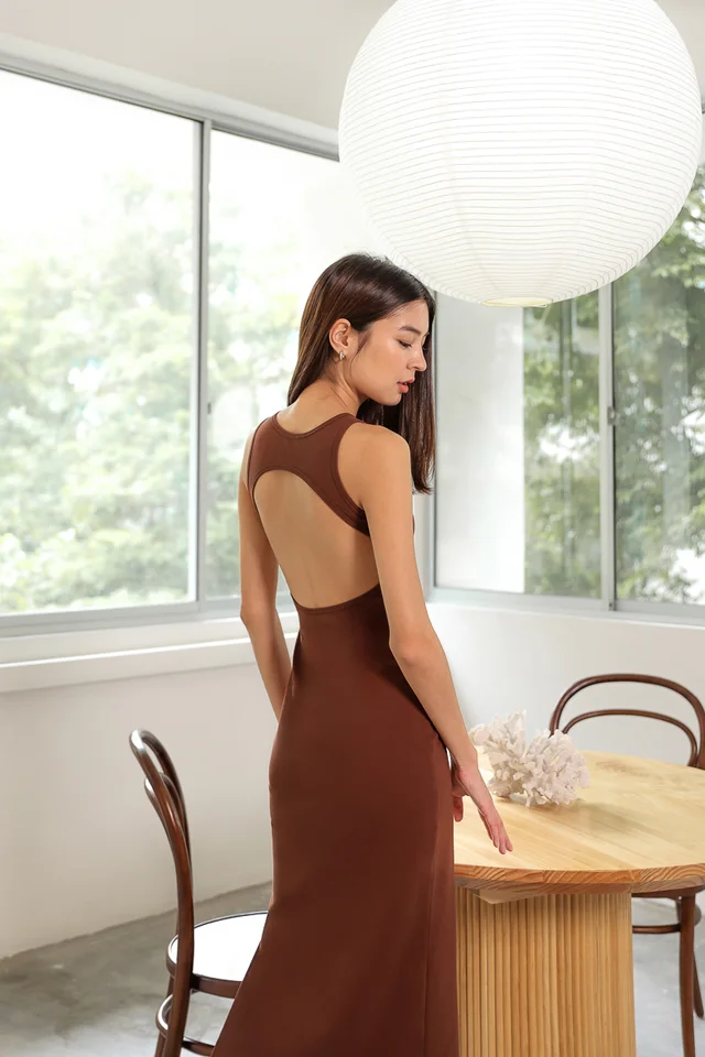 VANCE PADDED OPEN-BACK RIBBED RACER MIDI (RUST BROWN)