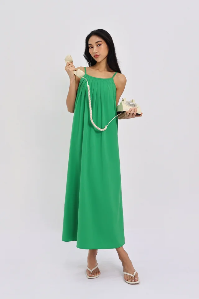 VERNA PLEATED SCOOP BACK PADDED MAXI DRESS (KELLY GREEN)