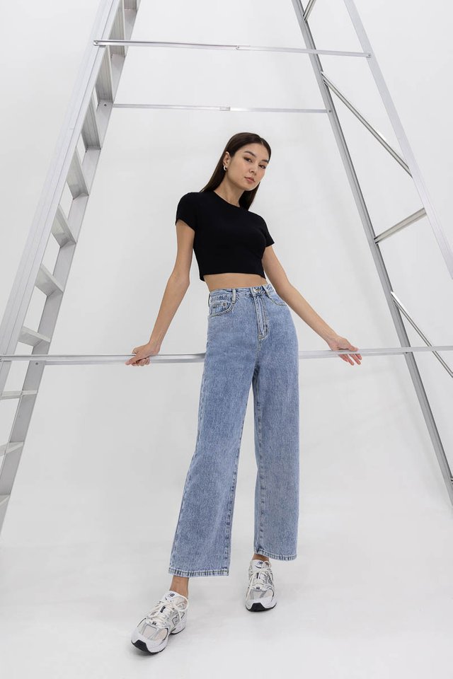 NOT YOUR AVERAGE STRAIGHT LEG JEANS - PETITE (LIGHT WASHED)
