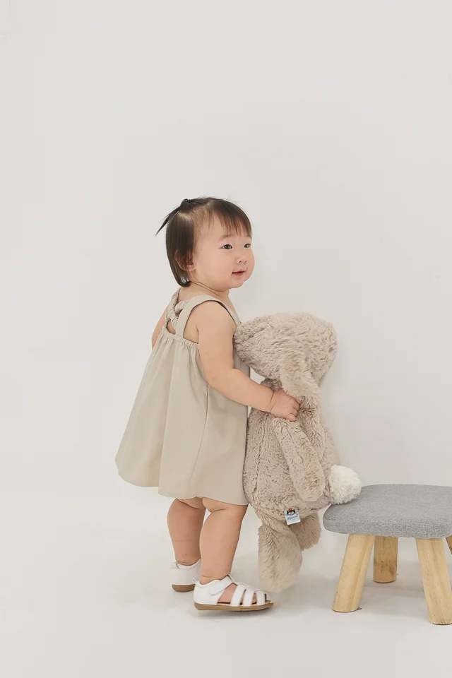 RHEA CROSS-BACK TENT DRESS (TAPIOCA) - MINI GIRL