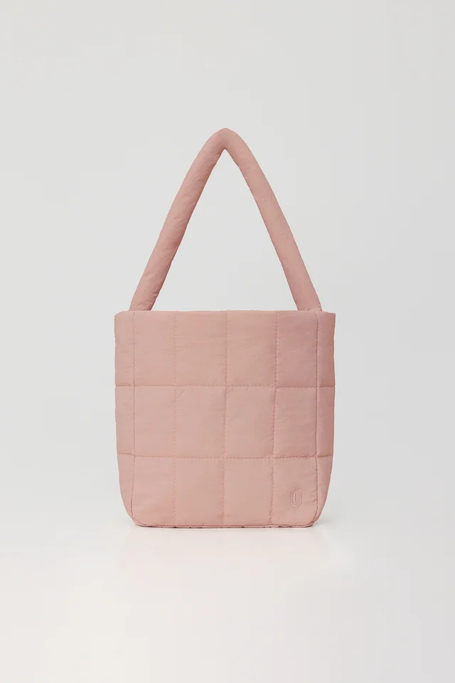PILLOW QUILTED TOTE - MEDIUM (PARFAIT)