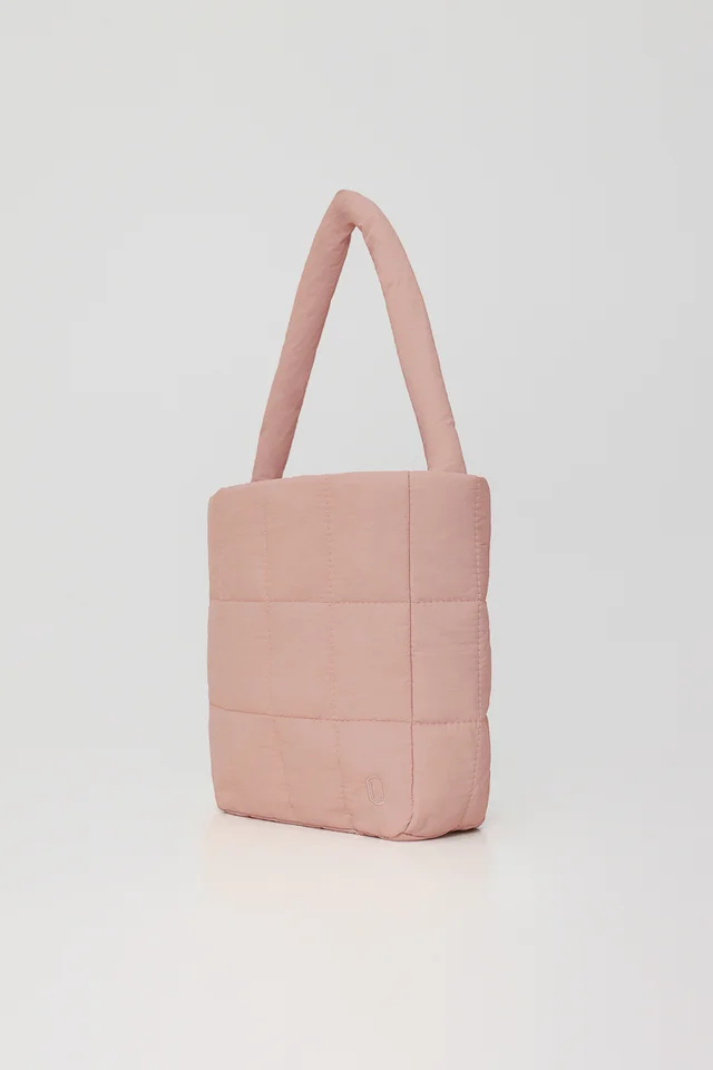 PILLOW QUILTED TOTE - MEDIUM (PARFAIT)