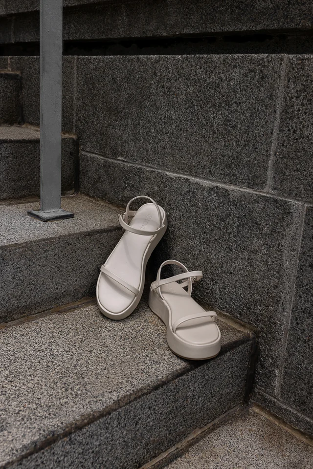 BRYN BASIC ANKLE STRAP FLATFORMS (OAT)
