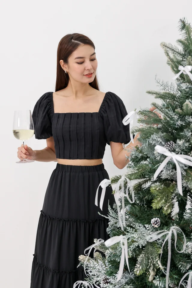 DREA TEXTURED PLEATED BUBBLE SLEEVE TOP (BLACK)
