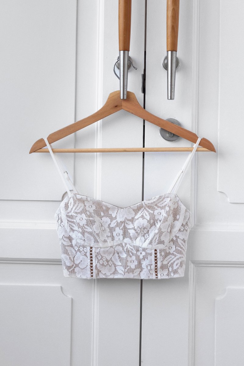 CHRYSTAL FLORAL LACE CAMI TOP (WHITE)