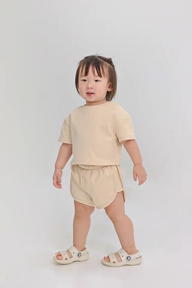 HOMEBODY LOUNGE CROP TEE (CREAM) - MINI GIRL
