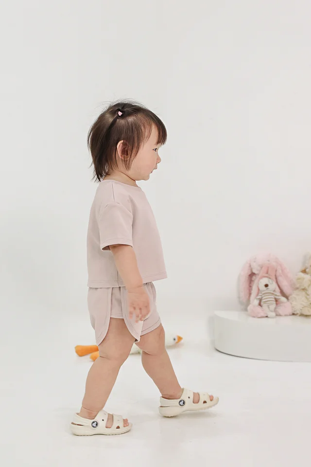 HOMEBODY LOUNGE CROP TEE (CASHMERE) - MINI GIRL