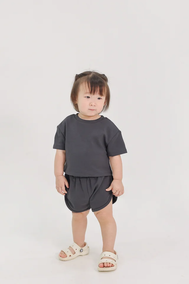 HOMEBODY LOUNGE CROP TEE (GUNMETAL) - MINI GIRL
