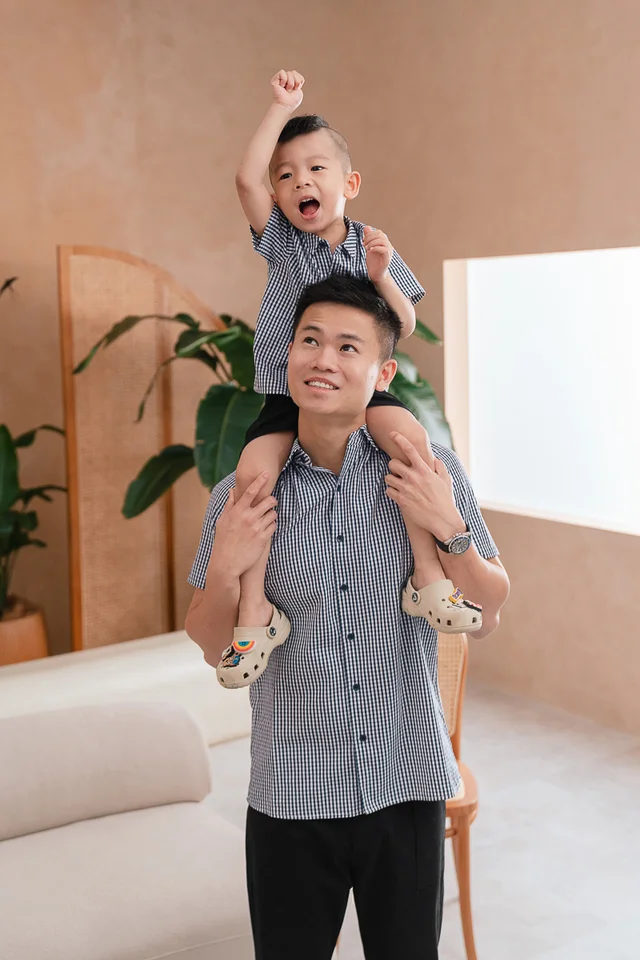 AIDEN GINGHAM BUTTON COLLAR SHIRT (NAVY) - MINI BOY