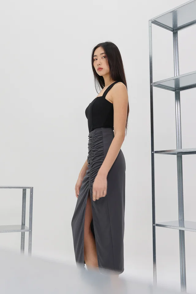 JOVENE ELASTIC RUCHED MIDAXI SKIRT (GUNMETAL)