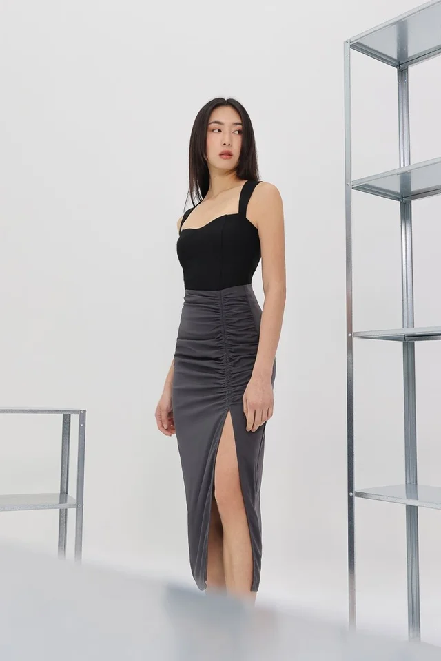 JOVENE ELASTIC RUCHED MIDAXI SKIRT (GUNMETAL)