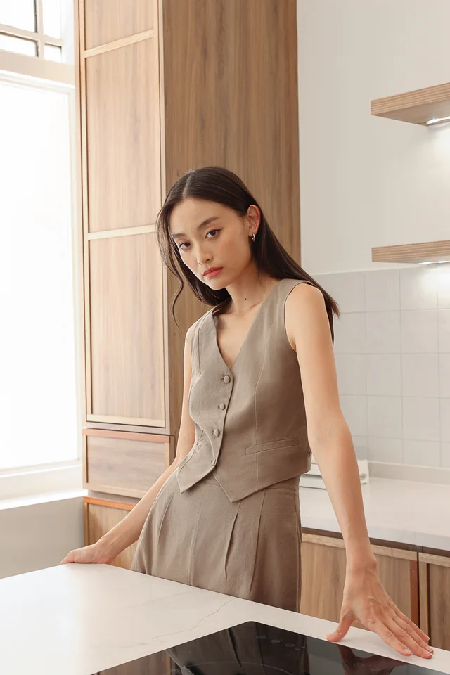 MACEY LINEN BUTTON VEST TOP (COFFEE)