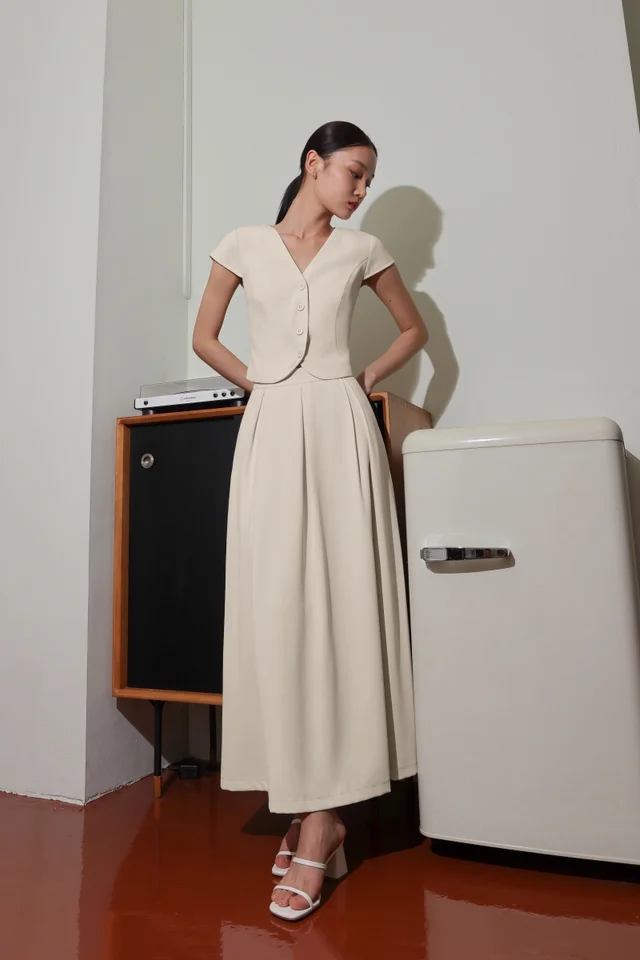SHERILYN PLEATED FLARE MAXI SKIRT (CRÈME)