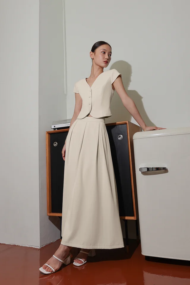 SHERILYN PLEATED FLARE MAXI SKIRT (CRÈME)