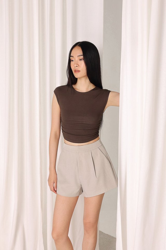 JEMMA RUCHED CAP SLEEVE BASIC TOP (TRUFFLE BROWN) 