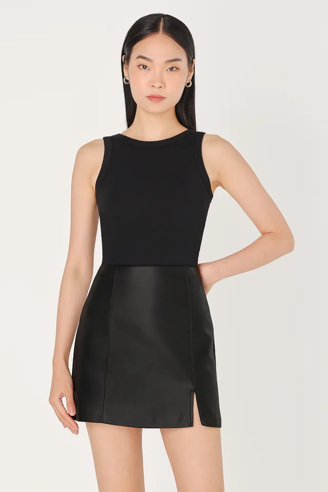 DANNA REVERSIBLE PADDED BASIC RIBBED TOP (BLACK)