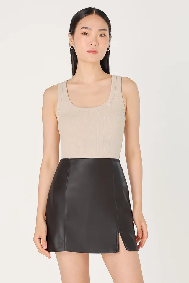 DANNA REVERSIBLE PADDED BASIC RIBBED TOP (SAND BEIGE) 
