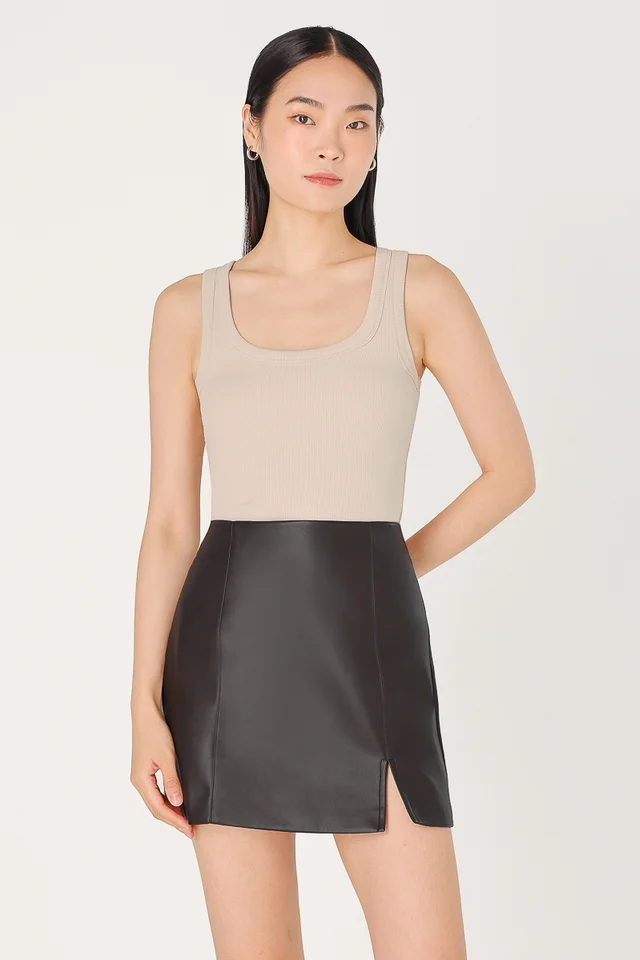 DANNA REVERSIBLE PADDED BASIC RIBBED TOP (SAND BEIGE) 