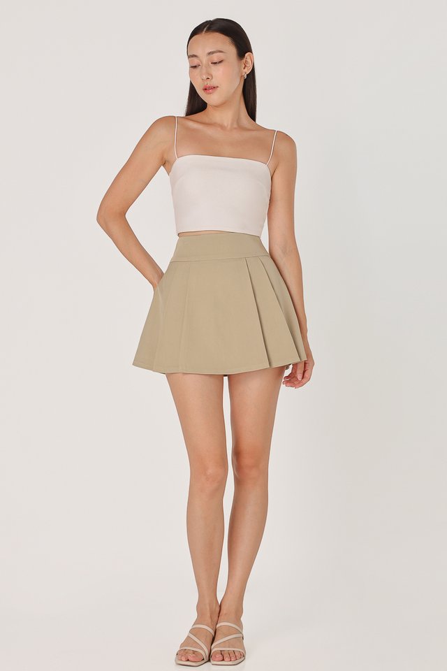 FAYRE THICK WAISTBAND FRONT PLEATED SKORTS (CARAMEL)