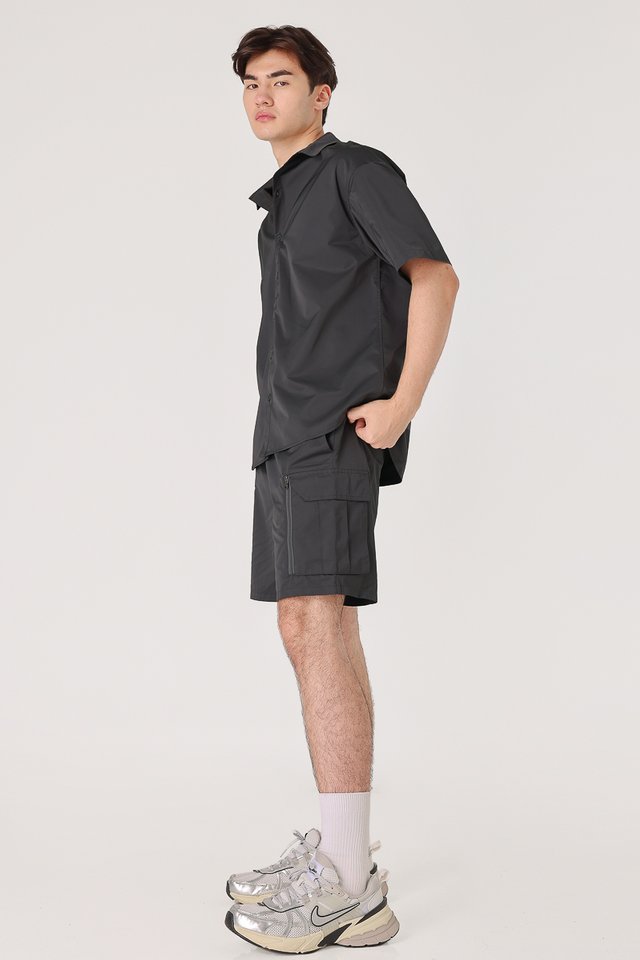 ELI NYLON CARGO POCKET SHORTS (GUNMETAL)