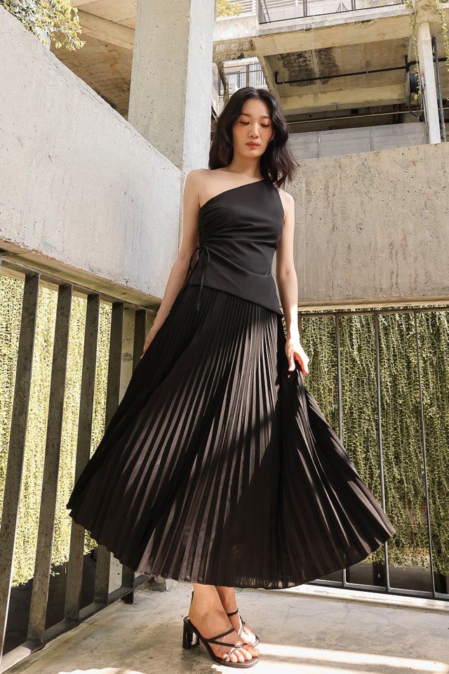 AVALYN ASYMMETRICAL RUCHED TOGA TOP (BLACK)