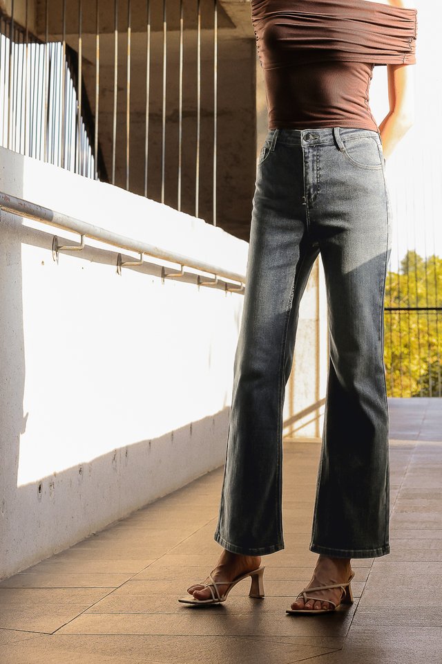 IMPRESSIONIST DENIM FLARE JEANS - PETITE (VINTAGE WASHED) 