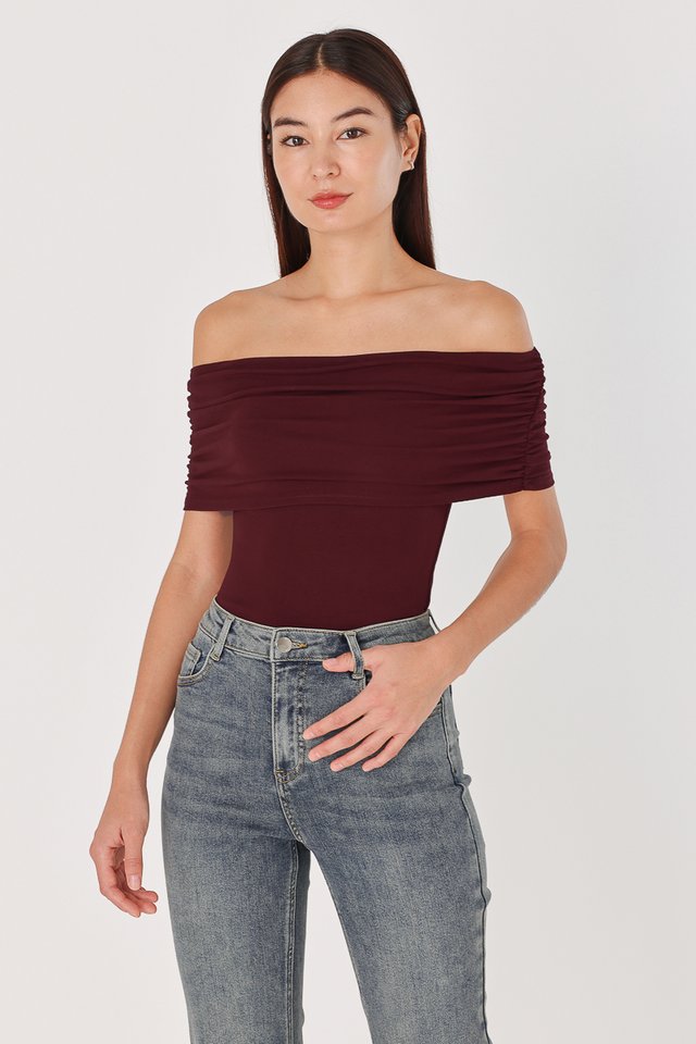 RILEY PADDED RUCHED OFF SHOULDER OVERLAY TOP (WINE) 