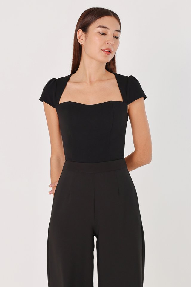 ORELIA PADDED SWEETHEART CAP SLEEVE TOP (BLACK)