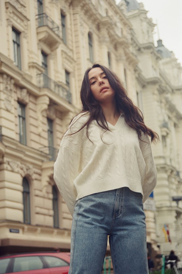 REESE COLLARED CABLE KNIT SWEATER (OFF-WHITE)