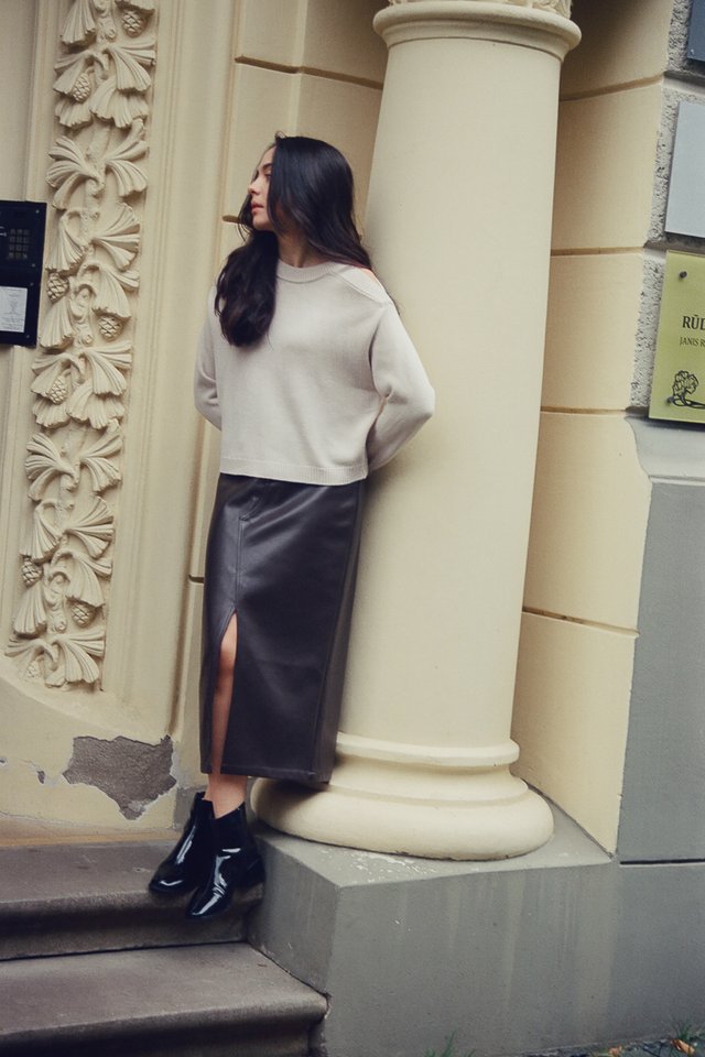 JEANNIE FAUX LEATHER FRONT SLIT SKIRT (BROWN)