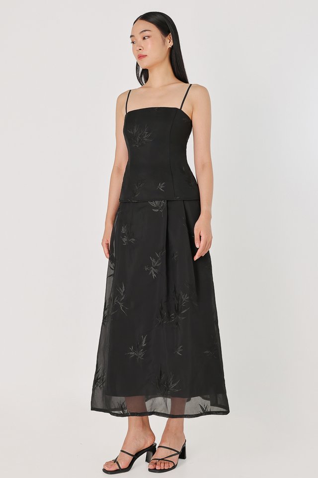 CALLYS ORGANZA FLORAL EMBROIDERED PLEATED MAXI SKIRT (BLACK)