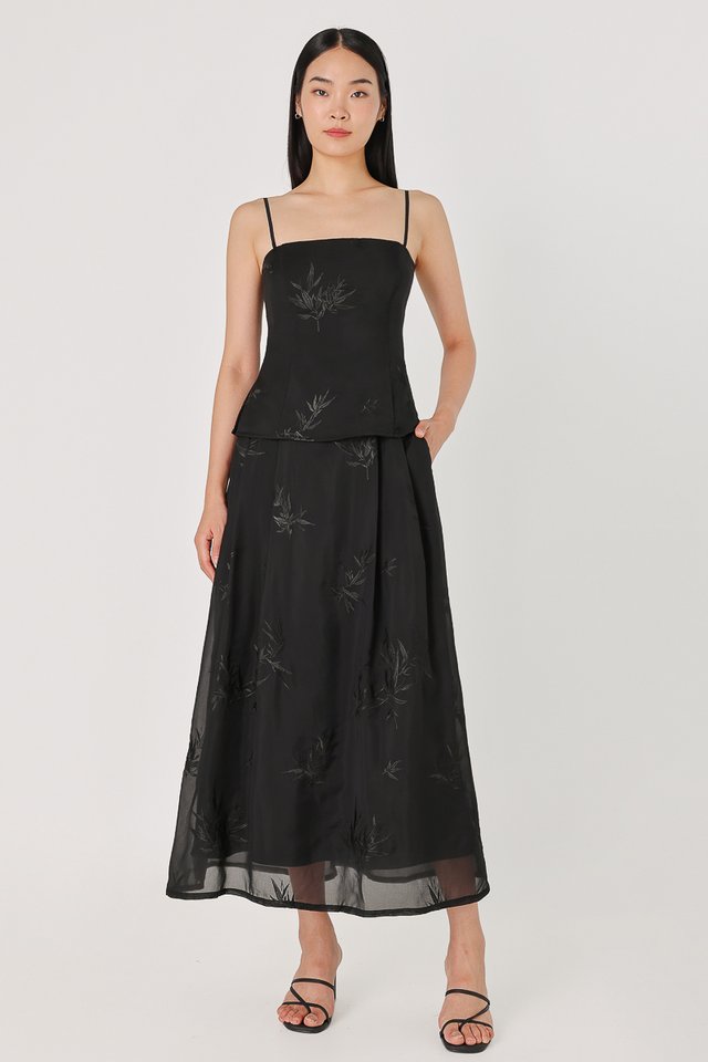 CALLYS ORGANZA FLORAL EMBROIDERED PLEATED MAXI SKIRT (BLACK)