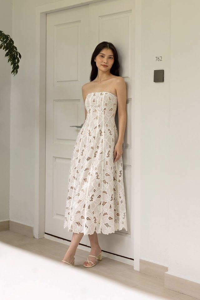 LISSE PADDED FLORAL EYELET PANELLED TWO-WAY MIDAXI DRESS (WHITE)