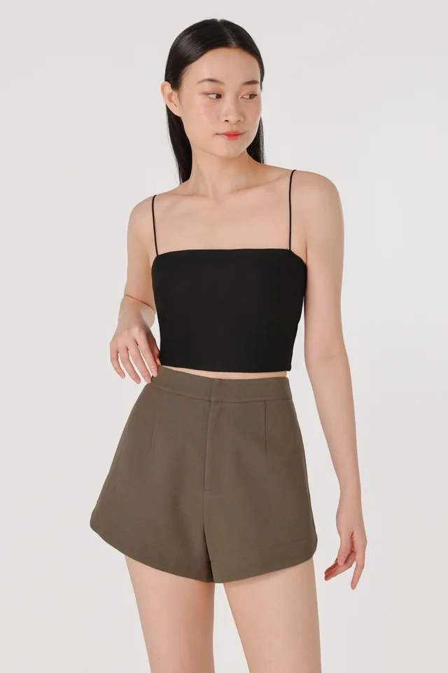 MAE CURVED HEM BASIC SHORTS (BROWN)