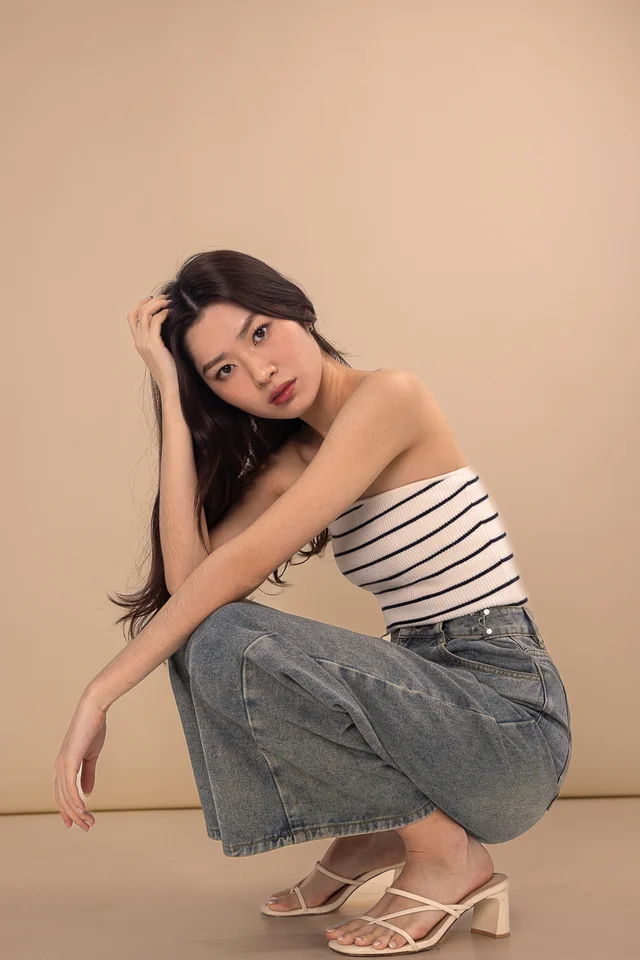 EUGENA STRIPED KNIT TUBE TOP (WHITE)