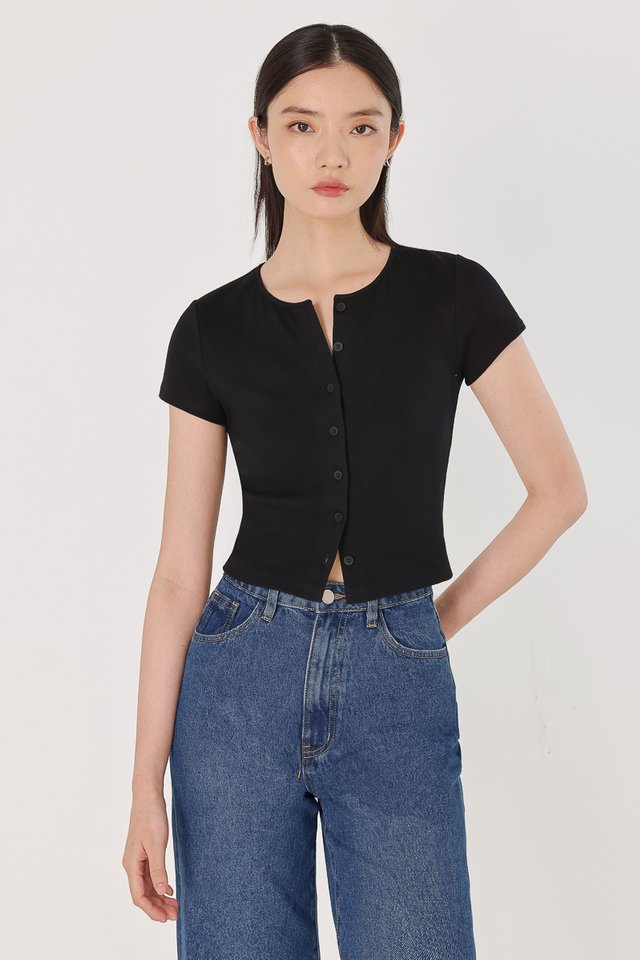 REAGAN CREW NECK BUTTON RIBBED TOP (BLACK)