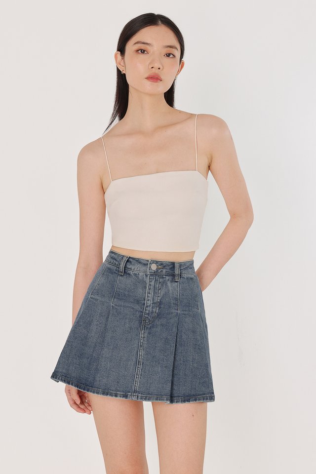 DREAMWEAVER PLEATED DENIM SKORTS (MID WASHED)