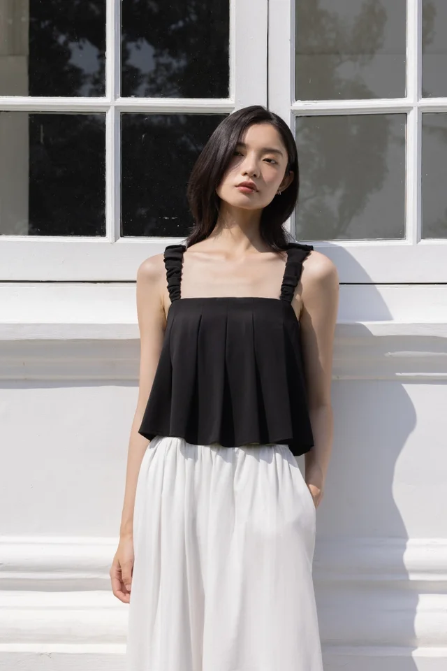 SHANNON PADDED BUBBLE RUCHED STRAP PLEATED TOP (BLACK)
