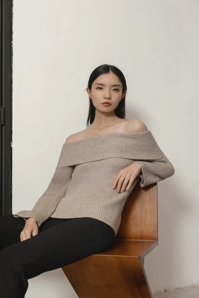 ZANA OFF-SHOULDER OVERLAY KNIT PULLOVER (BROWN)