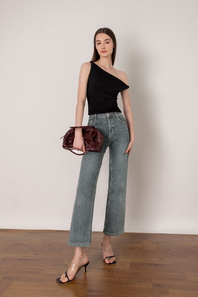 MOONLIGHT SLIM FIT STRAIGHT LEG STRETCHY DENIM JEANS - PETITE (LIGHT WASHED)