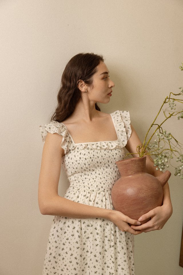 ALICE PADDED SQUARE NECK SMOCKED RUFFLE MAXI DRESS (WHITE FLORAL)