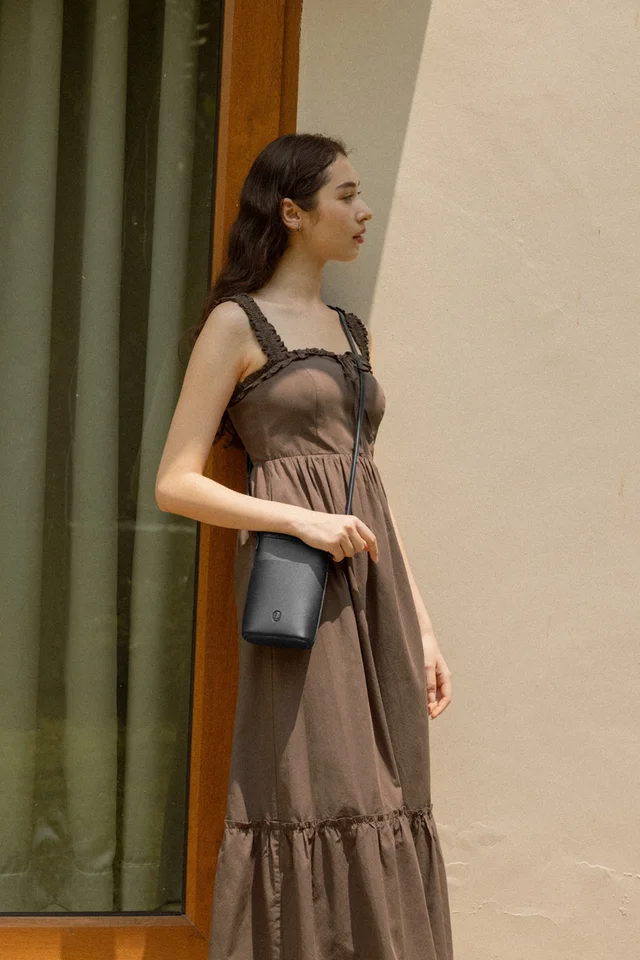 SAMANTHA PADDED SHIRRED STRAP RIBBON MAXI DRESS (BROWN)
